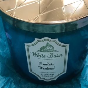 💙 Endless Weekend 3 Wick Candle.